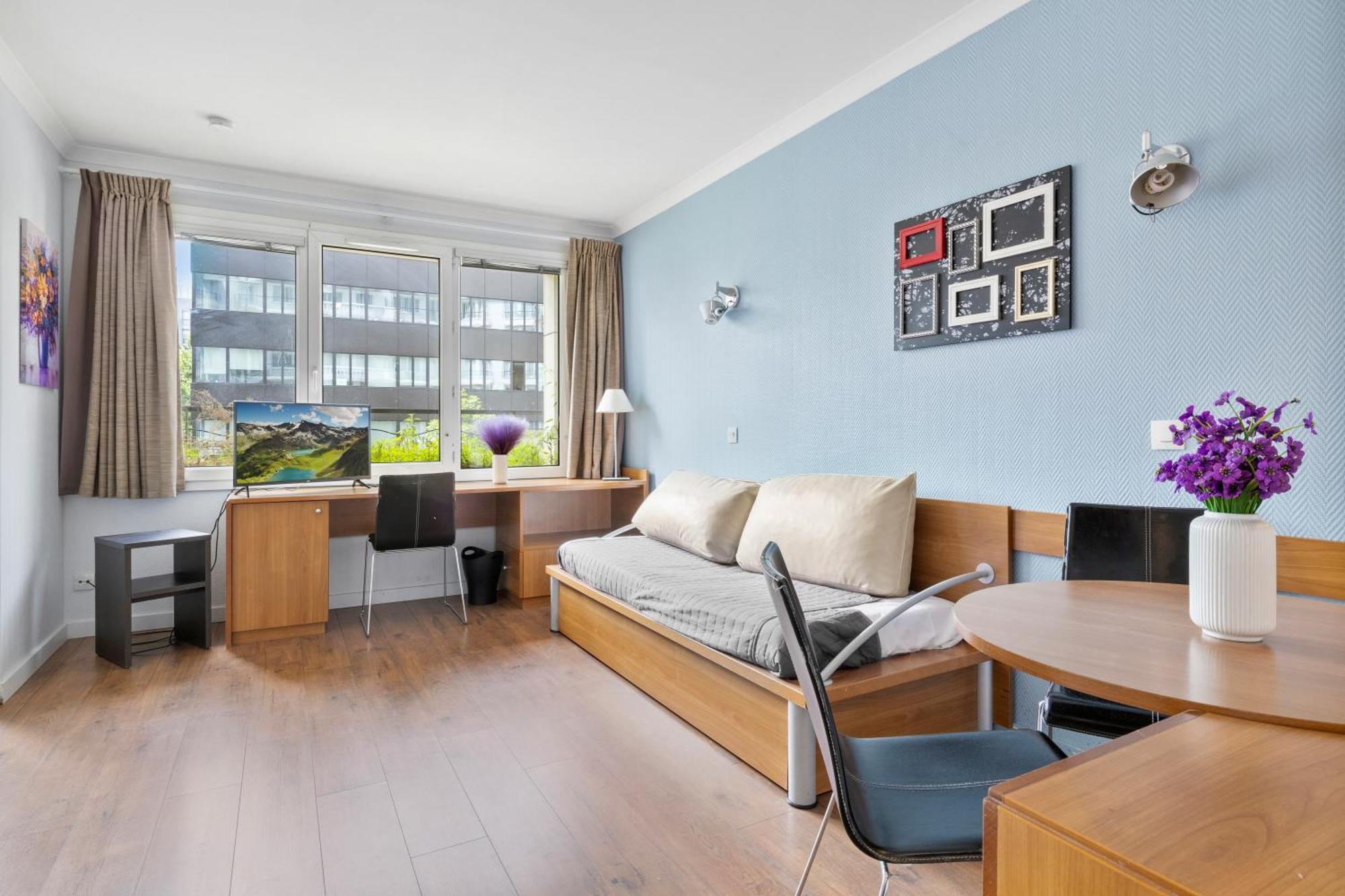 Grand Appartement Avec Balcon - Proche Parc Des Expo - Parking Privee Issy-les-Moulineaux Exterior foto